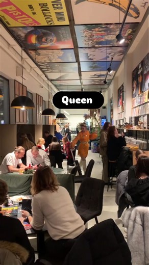 MUSIC BOX on Instagram: "Обстановка в Music Box!) Каждый занят своим делом). #Queen #cafe #vinyl #music_box"