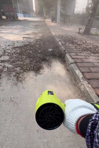 Super freak 😱 Tiny but powerful wind handheld brushless motor, a must-have for your back garden. #leafblower #carbon blowpipe #turbodry #cardry #drycar #card detail #carddetail #blower #leafblower #jetdry #miniblower #winterhack #goodthing #foryou #foryoupage #fypシ゚viral #tiktokshop