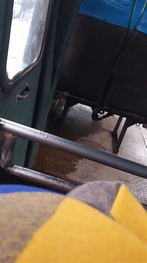 Drama erupted in a PSV when a woman confronted a bus driver who refused to take them to their preferred stage, claiming there were too few passengers.The driver then blamed the situation on Kikuyus for voting for William Ruto as president, saying that was the cause of the country's struggles.The woman fired back, saying she is a daughter of the Mau Mau and fears no one, told driver that he had bad mannera just like "Kasongo". In the end, the driver stood his ground and the few passengers had no 