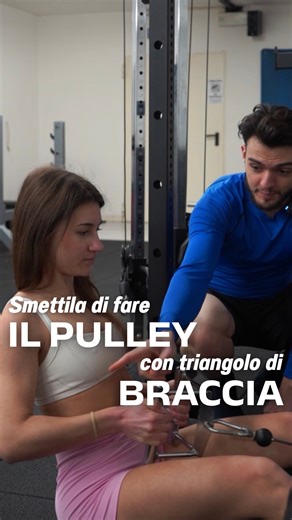 Jacopo Bisoni | Coach al femminile on Instagram: "Fai il pulley per la schiena, ma puntualmente senti solo le braccia? ❗ C’è un problema! 💡 In questo video ti mostro tre step fondamentali per un’esecuzione corretta. ➡️ Parlo della stabilità e di come ricercarla in modo pratico. ➡️ Parlo di come devi partire nella fase di tirata: ci sono passaggi precisi da rispettare. ➡️ Parlo della tirata vera e propria e di come le scapole devono muoversi durante il movimento. ➡️ E, ultimo ma non meno importa