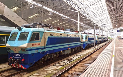 【中国铁路】后会无期！回送5台报废SS8去金卫西，52805上海站J1道开车