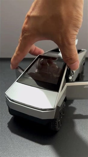 1/24 Tesla Cybertruck - Rugged Door Details! 🔥 #shorts