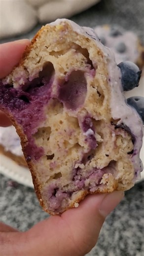 NUTRICIÓN CLÍNICA| MN 9865🌱 on Instagram: "BUDIN SIN AZUCAR DE LIMÓN, ARANDANOS Y YOGUR 🫐🍋🤩 100% integral Suavidad asegurada!! No te olvides de APROVECHAR LA PROMO 2x1 en recetario saludable + recetario proteico y sin azucar. Incluyen 27 recetas mas tips nutricionales ✔️ Diseñados por Lic. En Nutrición junto a @eg.nutricion Ambos a solo $6000. Manda wp al 1121754020 para adiquirir el tuyo 😉 . . Vamos con la receta Super facil y riquisimo ✨️ Vamos con la re