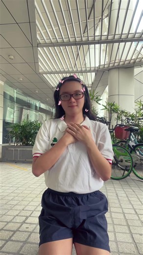 Engaging Look At Me Song by The Music Circle