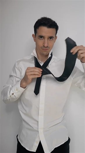 How to tie a tie quick and easy beginner tutorial !! 👔 | Tibo Inshape