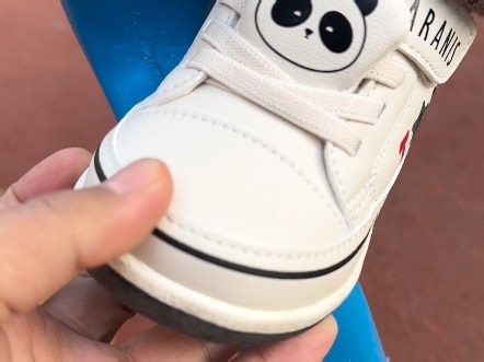 思来想去还是给伊伊买了泰兰尼斯学步鞋，衣服贵贱无所谓，鞋子要选舒服的#泰兰尼斯 @TARANIS泰兰尼斯官方旗舰店