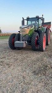 JLH Pork showed off their Fendt 1042’s reversing fan busting dust earlier this year! Smart features that keep equipment running clean and efficient. Thanks for letting us share this highlight. #HarvestRecap #Fendt1042 #DustControl #JLHPork #ZieglerAg #AGCO | Ziegler Ag Equipment