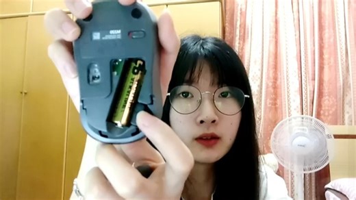 罗技M330静音耳机，续航长达30小时，通勤加班不间断，无线连接稳定流畅，佩戴舒适，出差旅行必备好伴侣。