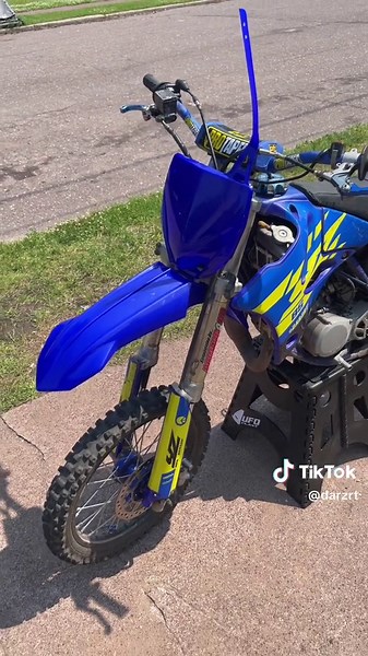 23’ Yz85 plastics on an 05 Yz85 with plastics from UFO Plast! 🔥👽 #darzrt #yz85💙 #yz85 #2stroke #yamaha #foryou #fyp
