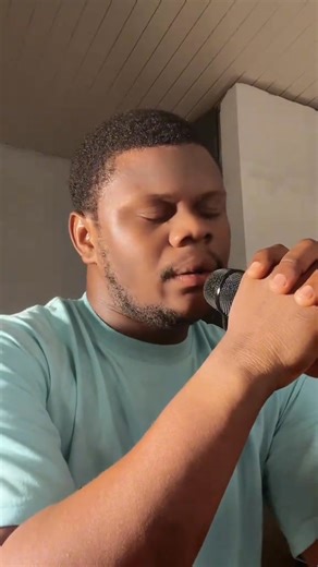 Je me souviens de tout dans ma vie Où Tu m'as pris jusqu'ici C'est par une mélodie que je dis merci (Adonaï) La louange dépend de ce que je sais et non de c'que je sens Je sais que Tu es mon abri (Adonaï) | Gospel Afrique francophone