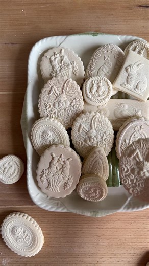 Easter Springerle cookies ☺️ they always make me smile 😊 when they’re eaten fresh, the inside is chewy like a sugar cookie while the outside has a slight crunch. The texture is unbelievable 👌 And just look how beautiful they are! Which design is your favorite? Find the recipe for free on my website ❤️ MollyJWilk.com (link in bio) and shop the molds in my boutique Shop.MollyJWilk.com (link in bio)! Our new Easter Springerle molds are now in stock ❤️ #springerle #springerlecookies #eastercookies