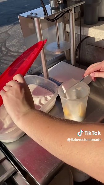 Today I have @chase helping show you all how to make this super simple Kentucky Classic Lemonade recipe. Make sure to save this recipe to make this summer. #lemonaderecipe #freshlemonade #lemonadebusiness