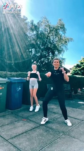 Shake that laffy taffy dance