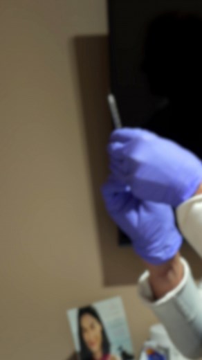 Save this Botox aftercare guide👇 After getting Botox (or any tox), there are a few key things to avoid to ensure your Botox doesn’t migrate to unintended areas: ✨Avoid heat for 24-48 hours! This includes, saunas, hot tubs, and tanning beds. ✨Don’t lay flat on your back or lean forward for 4-6 hours! ✨Even though those bumps are tempting, avoid touching your treated areas! ✨Don’t overdo it at the gym– for 24 hours, strenuous exercise can increase your blood flow and cause your Botox to spread be