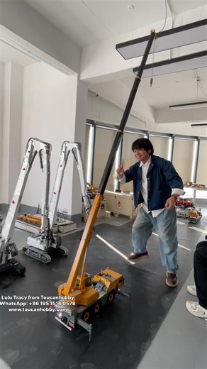Long reach all the way!! Super tall demolition excavators and the hydraulic D1050 mobile crane reaching even higher! This is RC heaven 🤩🤩 #lulu #toucanhobby #rcchick #rclife #rclovers #rccommunity #rctrucks #rccrane #rcexcavator #rcconstruction #heavyequipment #scalevehicles #radioControl #rcdaily #rcobsessed #constructionmodels | Toucanhobby RC Model