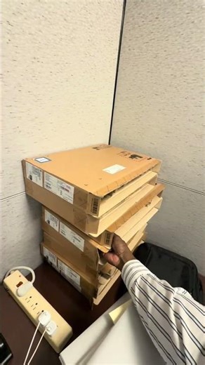 Microsoft Teams will not get in the way of this pump!#workhumor#officelife#corporate#9to5#teams