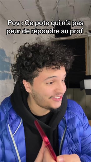 En général c’est une meuf de la classe qui ose toujours répondre au prof et qui s’en fout des conséquence mdrrr des fois ça fait plaisir avec les profs qui le méritent, y’en a ils sont bcp trop relou et insupportables ! #pov #mdr #humour #funny #fyp