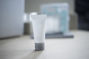 Teanna Trump Is Back Getting Her Cakes Smashed To Smithereens And Twitter's Tearing Its Rotator Cuff In Excitement