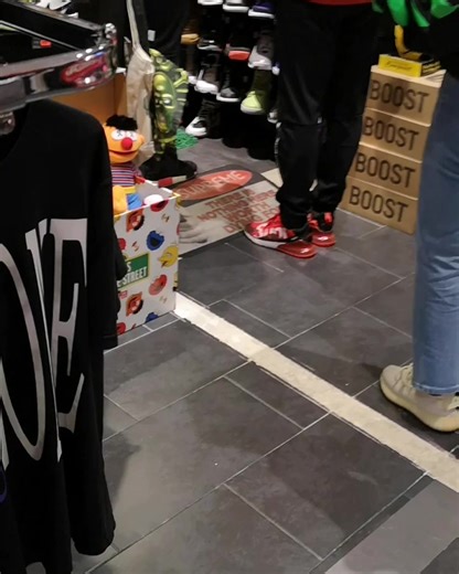 Dealing with Fake Supreme at My Shop: To Ban or Not to Ban?