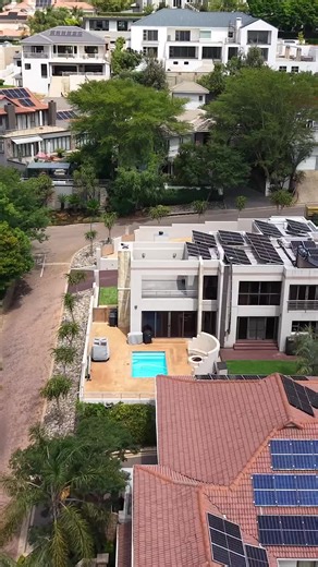 From lens to listing. 📸 #EclipseDesign #RealEstateMedia #PropertyVideo