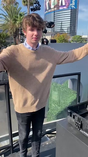 im basically ryan gosling 👍 go watch #thegrayman out now on @Netflix #netflixpartner