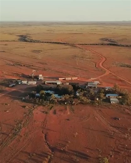 ✈️🍺 THE PUB INSIDE A CATTLE STATION… WITH ITS OWN AIRSTRIP Welcome to the Noccundra Hotel, QLD You haven’t truly gone bush until you’ve landed a plane for a beer. Out in Queensland’s far west, where the roads are long, the skies are bigger than your worries and cattle outnumber people by a frightening margin, sits one of Australia’s most extraordinary pubs — the Noccundra Hotel. This isn’t just a remote pub. It’s a pub inside a working cattle station. And yes… it has its own airstrip. Built in