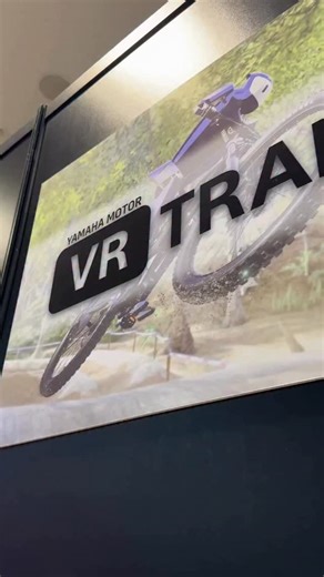 #JapanMobilityShow2025 ＼バーチャル空間を駆け抜けろ！／ 『VR TRAIL』 Tokyo Future Tour 2035 エリアで体験できる、ヤマハ発動機の『VR TRAIL』をご紹介します✨ ▼VR TRAILって？ VR TRAILは、静岡県周智郡森町に実在するミリオンペタルバイクパークを当社の森林計測サービスRINTOの技術をもちいてデジタルツイン化したメタバースワールド。 VR TRAIL内ではヤマハ発動機製eBikeであるYPJ-MT Proにまたがり、様々なコースのバーチャル走行を楽しむことができます。 ▼会場に行けないという方に！ Androidスマホ、ゲーミングPC、VR機器、ゲーミングPC VR機器の4通りでプレイすることができます。 詳しくはヤマハ発動機HPでご覧ください ［VRTRAIL］で検索🔍 #モビショー2025 #マウンテンバイク #VR #Yamaha #RevsyourHeart @yamaha_bike | ヤマハ発動機株式会社