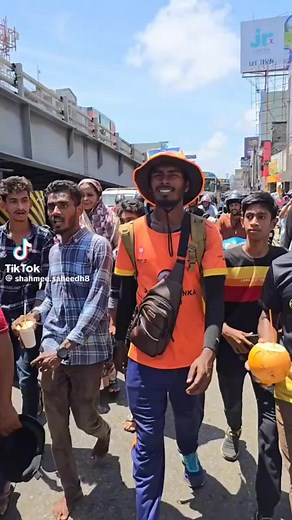 Trending News 😅😅😅 #walking #srilanka #copying #fyp #fypシ #foryou #foryoupage