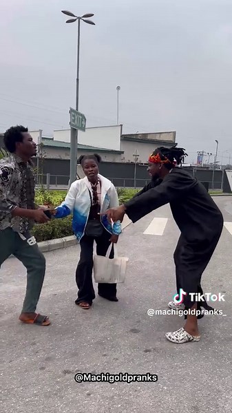 😂Making people think my phone was stolen from them!😂😭😂🤣🤣🤣 🎵Song by @Mayten go use the sound on TikTok #Mayten #LetMeLoveYou #reels #pranks #Machigoldpranks #viral