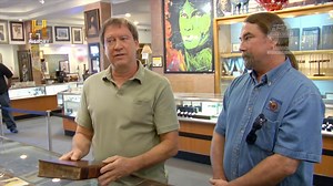 748K views · 15K reactions | El Viejo y Chumlee reciben un libro que...