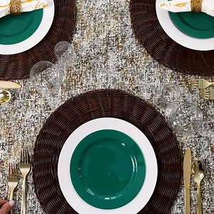 Fall's most fashionable table setting just got easier. Rich earth tones and gilded accents make every gathering gorgeously autumnal, while keeping hosting stress-free. 壟 | Smarty Had A Party | Facebook