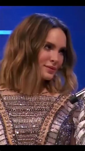 Rafael Gil on Instagram: "“La traición más inesperada del pop latino… y vino de su mejor amiga.” Ella era Belinda, la princesa del pop mexicano, la de los ojos verdes que hipnotizaban a toda una generación. Y él, Christian Nodal, el chico del sombrero y los tatuajes que juraba haber encontrado “al amor de su vida”. Eran la pareja perfecta. Tatuajes compartidos, promesas de boda, y una historia que parecía escrita por Disney. Pero, como todo cuento… llegó su villana. Los rumores comenzaron por me