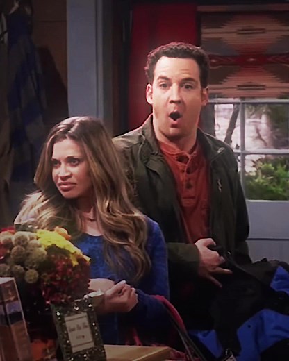 oh, who is she ? #corymatthews #topangalawrence #corpanga #girlmeetsworld #garotaconheceomundo #omundoedosjovens #boymeetsworld