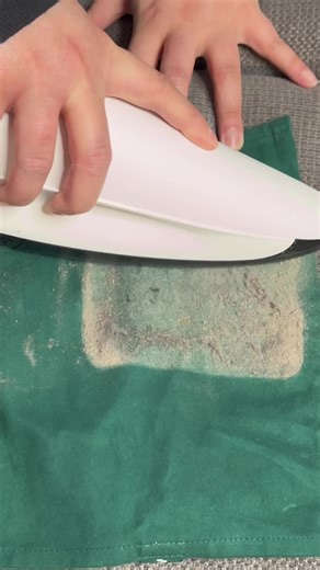 🛋️✨ Adapté aux personnes allergiques 💨 Le brosseur textile élimine poussières fines & allergènes en profondeur 🌬️ Pour un intérieur plus sain #allergies #maisonpropre #tiktokfr #nettoyage #astucemaison