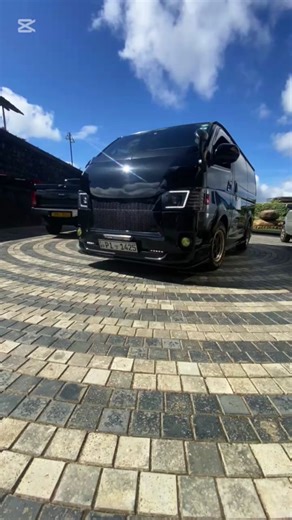 Hire the Best Tour Guides in Sri Lanka for Your Adventure