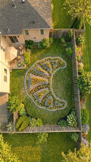 Giant Croissant Garden Build 🥐 #garden #building 2