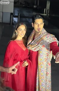541K views · 9.4K reactions | Honeymoon couple aaye Delhi殺 Shaadi ke baad sabse pehle Kiara Advani apne pati Sidharth Malhotra ke ghar aayi. Sidharth and his family are from Delhi icydk. The newly married lovebirds were spotted at the airport as they landed in Dilli. They were dressed in red and distributed sweets to everyone in the camera teams | Voompla | Facebook