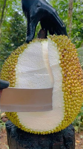 Neat Jackfruit cutting like a pro 😲🔪 #satisfying #food #shorts