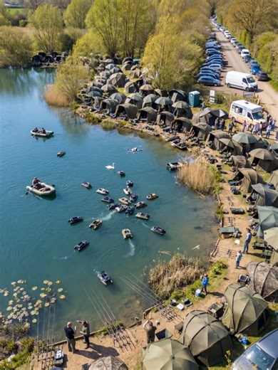 It’s a busy one on the bank this weekend, people! 🎣 #CarpFishing #angling #fishing #carpfishinguk #carpy #carpfishing #fishingtiktoks #carp