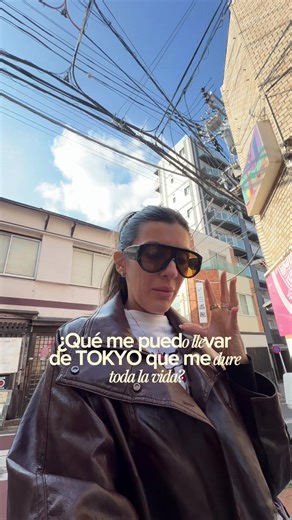 El mejor souvenir de la ciudad ❤️ que siempre soñé conocer 🇯🇵🎏 Lo hice al llegar, estaba tan cansada que todo el tatuaje me quedé profunda y así logré grabar un pedacito. Si les gusta tatuarse no duden en recordarse todos los días que tan lejos pueden llegar Viaje con @despegar.co Me tatué con @ink.pooja en TOKYO 🗼❤️