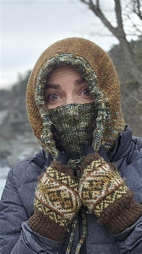 Laura Nelkin (aka Lola!) on Instagram: "Here's my 2-color Hoodola knit with 2 skeins of @fibermacgyver Merino Alpaca Worsted I scored at Rhinebeck last year... I can't wait to see what gorgeous skeins come home in my basket in a few weeks! Will I see you there? If you haven't heard, we are celebrating Cowltober, and Hoodola is 50% off today only! No coupon code needed! This pattern is sized for the whole family and has TONS of options! #knit #nelkindesigns #Cowltober #hoodola #knithood"