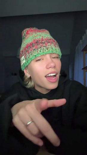 lena (@lenamantler)’s video of Lisa and Lena
