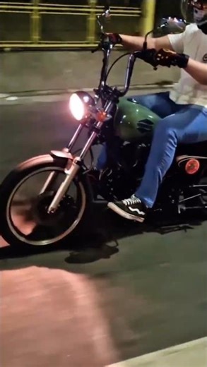 Suzuki intruder 125cc customizada estilo chopper andando pelas ruas #intruder125 #suzukign125