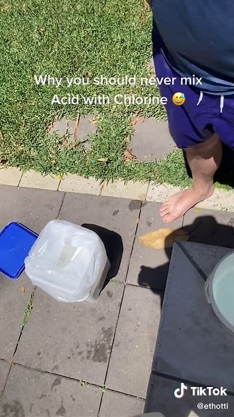 Natural Pool Cleaning Process with Salt: Removing Algae
