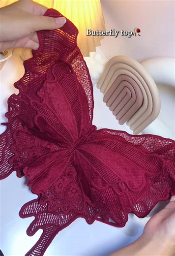 Butterfly Top Styles for Women: How to Wear Them