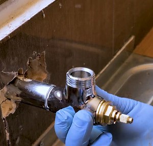 31K views · 35 reactions | Easy Steps to Replace Your Faucet | 3-Minute Hacks | Facebook