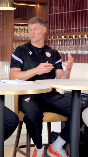 𝗧𝗛𝗘 𝗕𝗟𝗜𝗡𝗗𝗦𝗜𝗗𝗘 🎙️ Introducing our brand-new show, #TheBlindside, hosted by Teddy Draper, Mark Atkinson & Kathryn Buggy in Kingsholm Stadium's Blindside Lounge. Episode One, featuring performance nutritionist, James Hudson, is available to watch now 👉 https://bit.ly/BlindsideEp1 Also available on Spotify & Apple Podcasts. | Gloucester Rugby