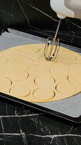 You will be delighted with this ingenious trick! The simplest and most delicious dessert Ingredients puff pastry: 700 g (25 oz) cocoa: 30 g (1.1 oz) apples: 1 pc orange: 1 pc mint: 10 g (0.4 oz) tea bag: 2 pc cinnamon: 5 g (0.2 oz) honey: 15 g (0.5 oz) yolk: 2 pc sugar: 60 g (2.1 oz) starch: 50 g (1.8 oz) milk: 200 ml (6.8 fl oz) whipping cream: 100 ml (3.4 fl oz) OVER MEDIUM FIRE: 20 MIN powdered sugar: 20 g (0.7 oz) | Appetizing.tv