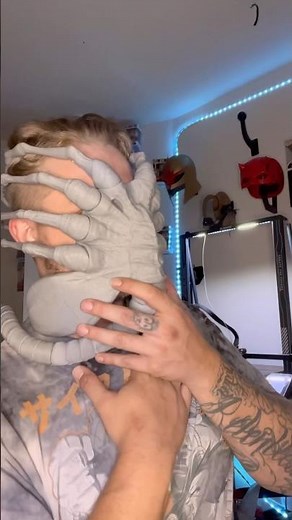 Perfectly fitting #3dprinted #facehugger #alien #alienromulus #fanart #cosplay #3dprinting #movie