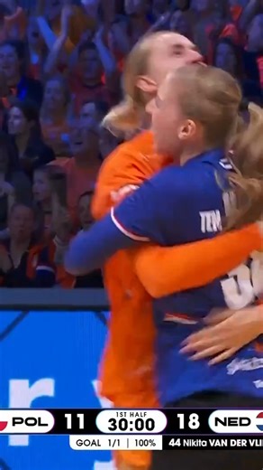 Kurz vor der Halbzeit - volles Risiko und ab ins Glück! 💪 In Hauptrundengruppe 3 geht's in wenigen Stunden um den Gruppensieg: 🇫🇷 trifft auf 🇳🇱 🙌 | handball.net